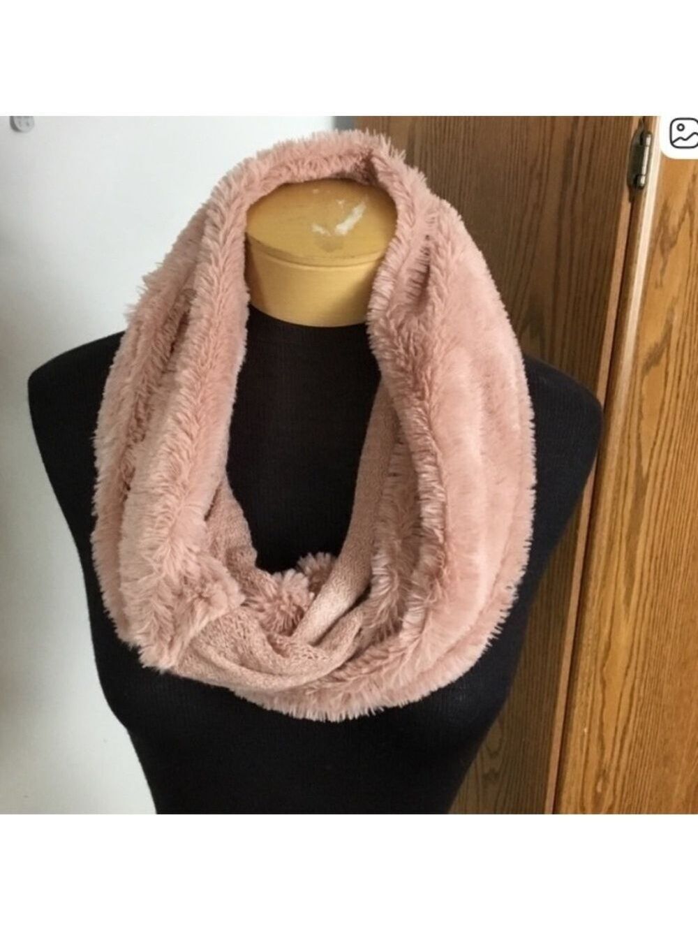 Manhattan Scarf Company Infinity Scarf Blush Pink OSFM NWT